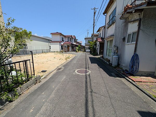 弊社の物件ページをご覧ください。 松山市・松山市周辺を中心に、幅広いエリアで分譲販売をしております。 土地のことなら、弊社にお任せください！ すまいズお問い合わせフォームまたは無料電話は下記からご利用