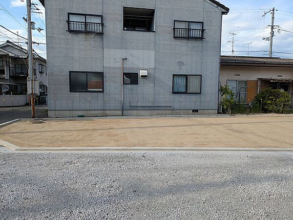 【建築条件なし】バス停・スーパー徒歩圏内♪新空港通りまで350mで便利♪ 【別途費用】下水道負担金250円/？・境界基礎・ブロックフェンス工事費8、800円/ｍ  【特徴】 〇西側松山市道味生53号隣