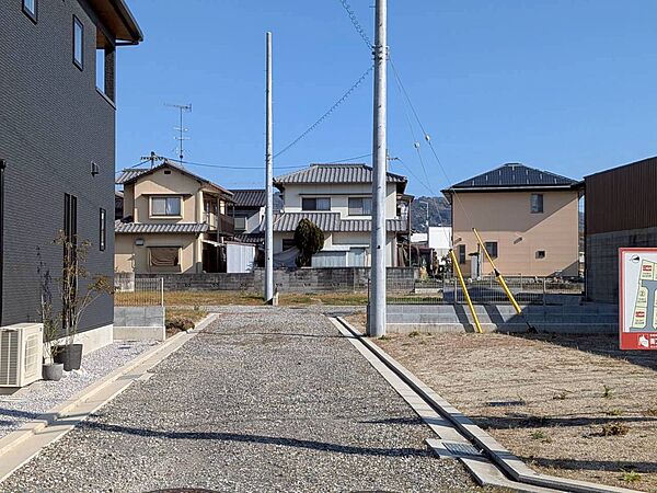 その他幅広いエリアで分譲販売をしております。　松山市エリア：北斎院町・別府町・西垣生町・南高井町・馬木町・堀江町・三町・高岡など　伊予郡松前町エリア：北黒田　東温市エリア：見奈良、南方→完売しました！