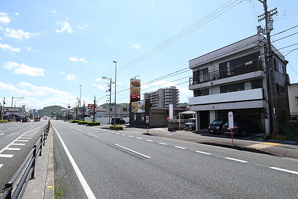 土佐道路幅員約32ｍ