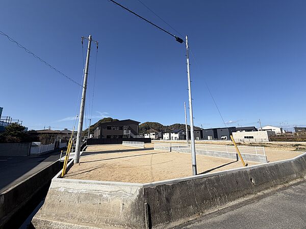 スーパー徒歩5分以内、上水道、本下水、更地、整形地、平坦地、所有権、コンビニ徒歩2分以内
