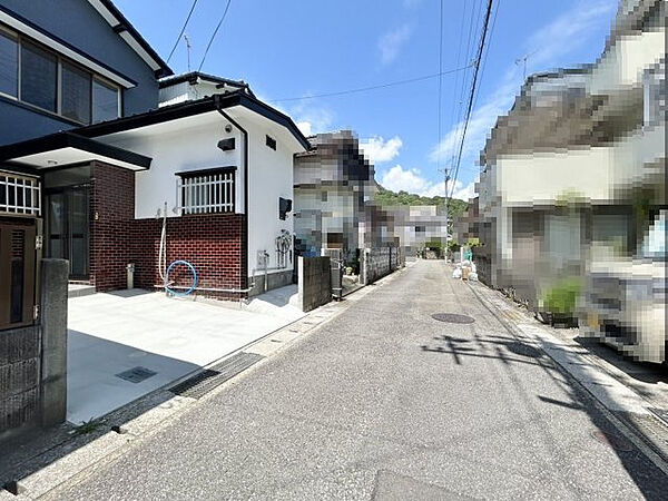 【前面道路含む現地写真】