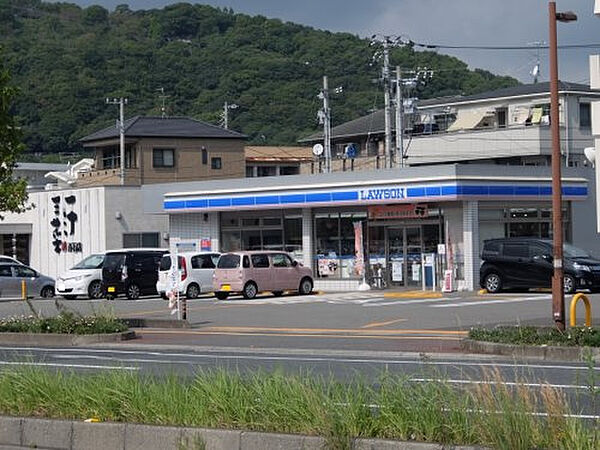 ローソン 高知百石町二丁目店約401m／6分