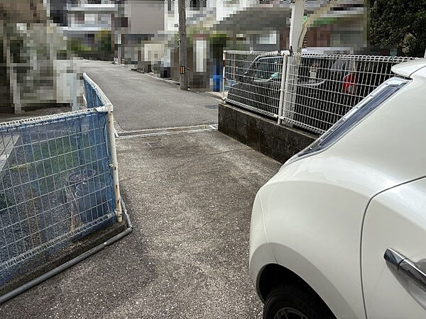 【前面道路含む現地写真】