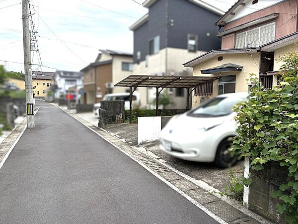 【前面道路含む現地写真】