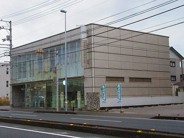 高知信用金庫高須支店約827m／11分