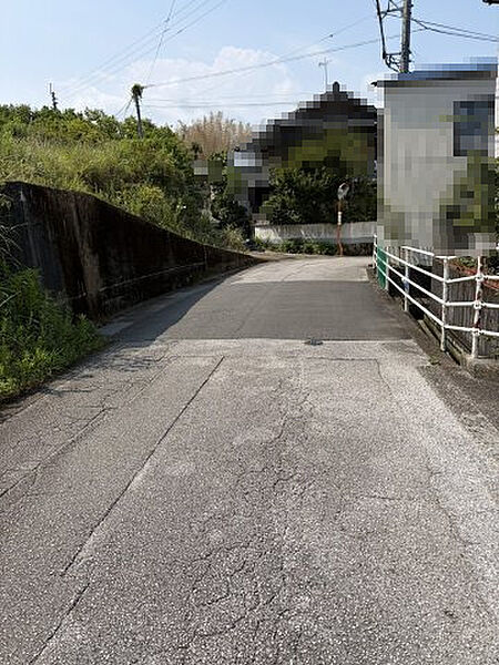 【前面道路含む現地写真】