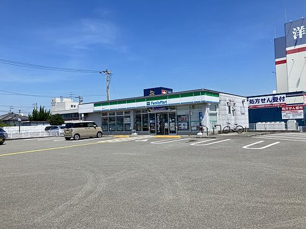 ファミリーマート　野市町店約691m／9分