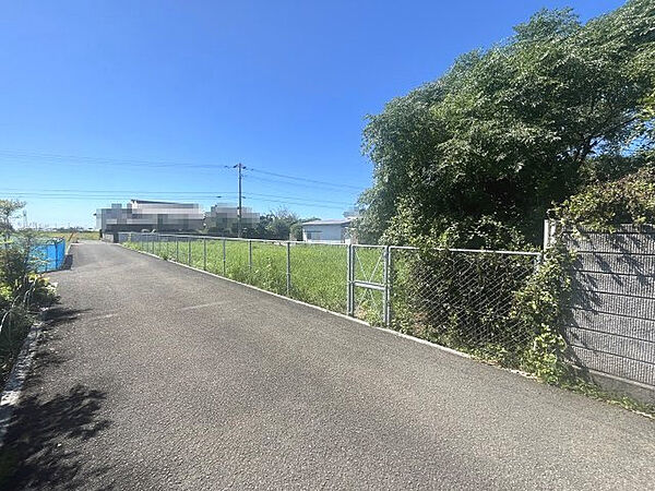 【前面道路含む現地写真】