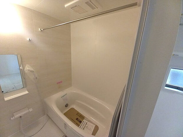 【浴室】ゆったりくつろげる浴室。