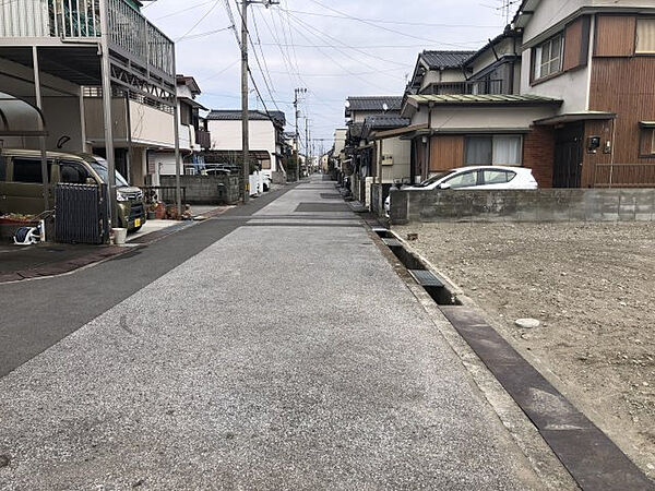 【前面道路含む現地写真】