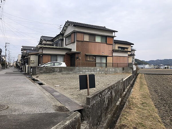 【前面道路含む現地写真】