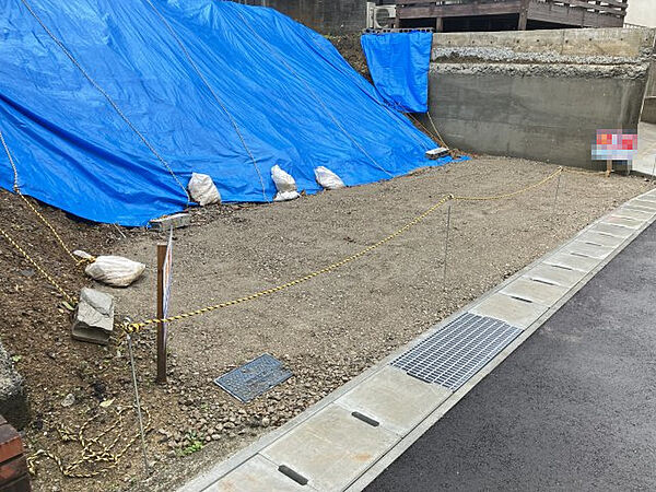 【前面道路含む現地写真】