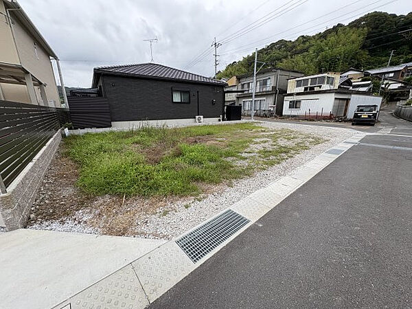 【前面道路含む現地写真】