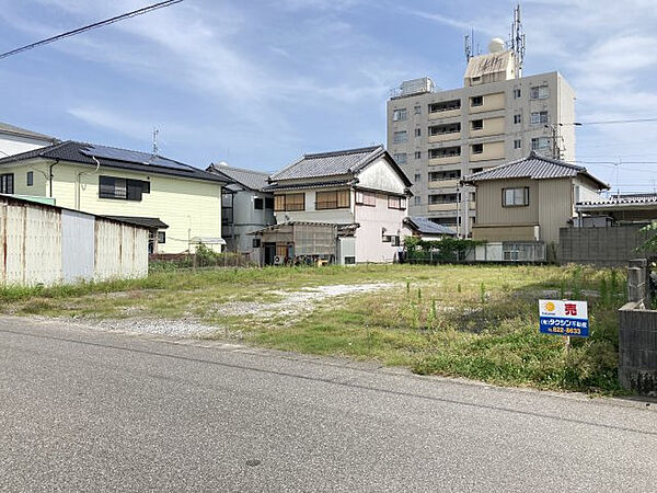 【前面道路含む現地写真】