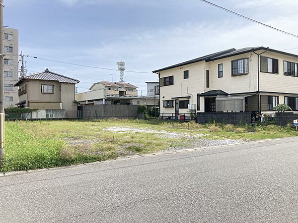 【前面道路含む現地写真】