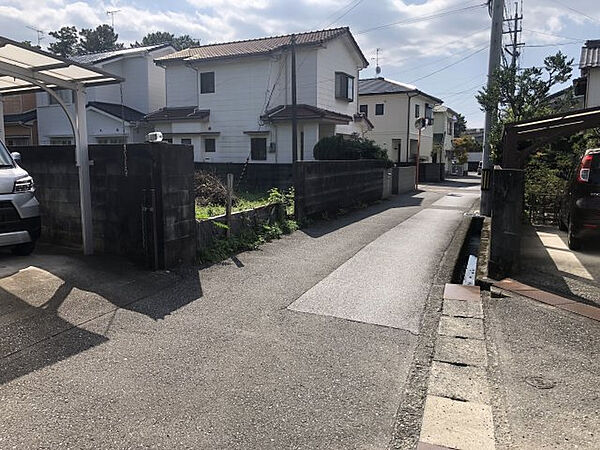 【前面道路含む現地写真】