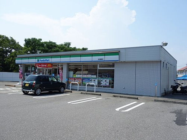 ファミリーマート　高知種崎店約305m／4分