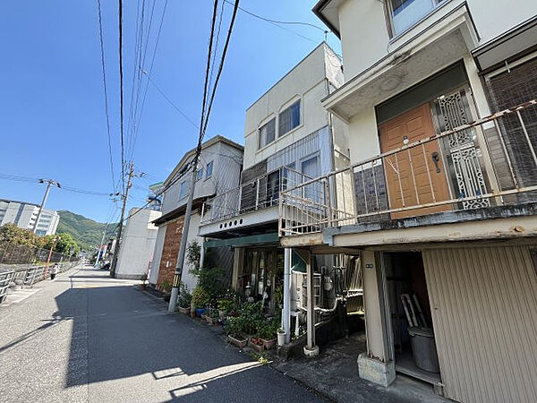 【前面道路含む現地写真】