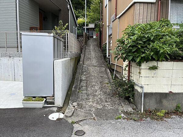 【前面道路含む現地写真】