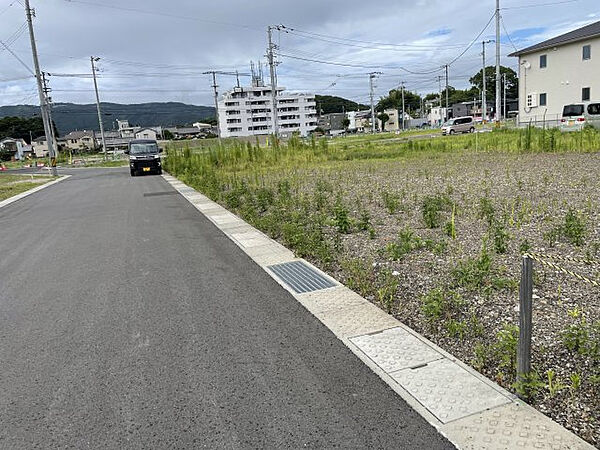 【その他】西側前面道路より北を望みて