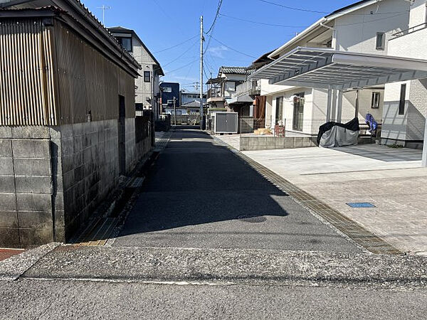 【前面道路含む現地写真】