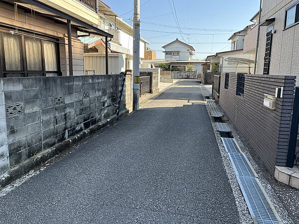 【前面道路含む現地写真】