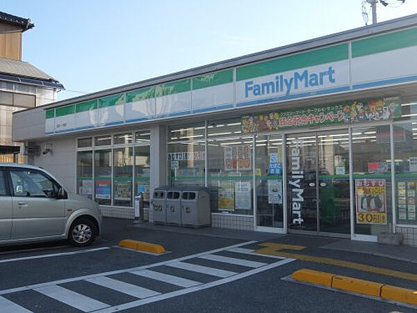 ファミリーマート 高知一ツ橋店約545m／7分