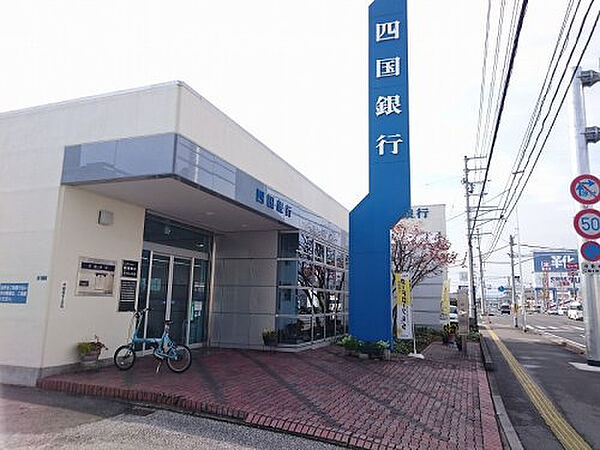 四国銀行かづらしま支店約621m／8分