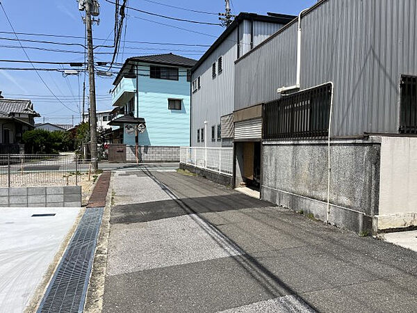 【前面道路含む現地写真】