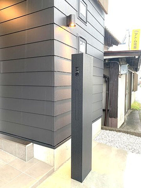 【その他】玄関前の表札柱