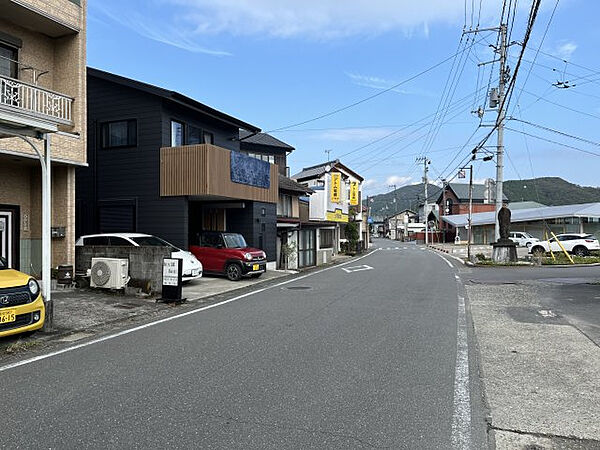 【前面道路含む現地写真】
