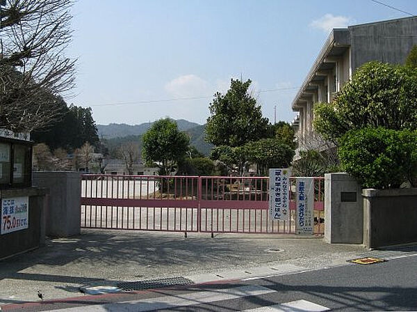 佐川町立佐川小学校約302m／4分