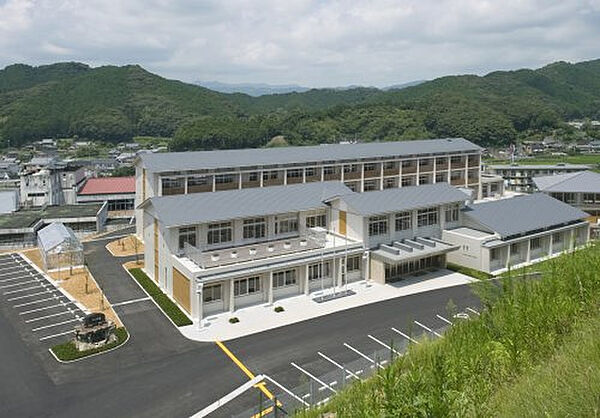 佐川町立佐川中学校約2570m／33分
