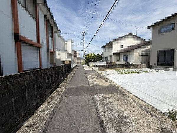 【前面道路含む現地写真】