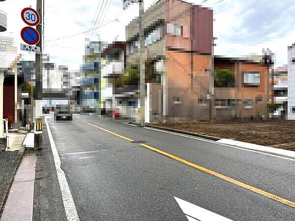 【前面道路含む現地写真】