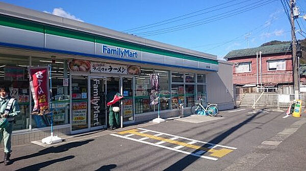 ファミリーマート　高知十津店約74m／1分