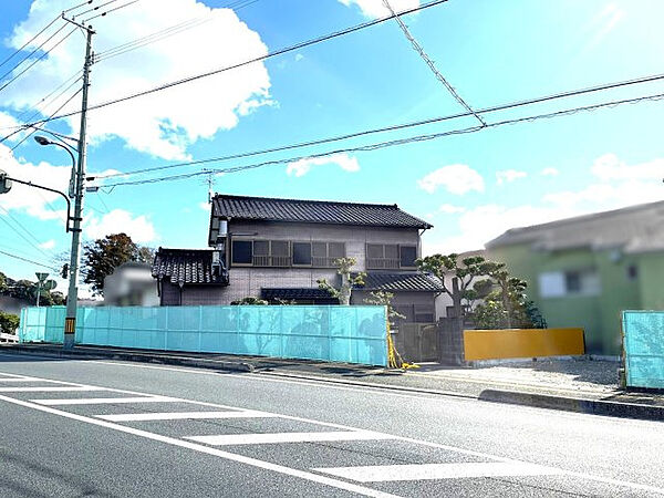 【前面道路含む現地写真】