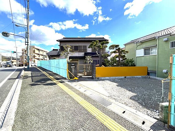 【前面道路含む現地写真】