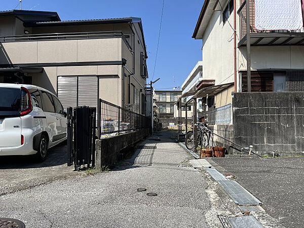 【前面道路含む現地写真】