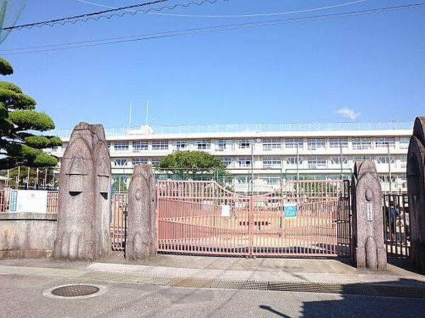 高知市立旭小学校約618m／8分
