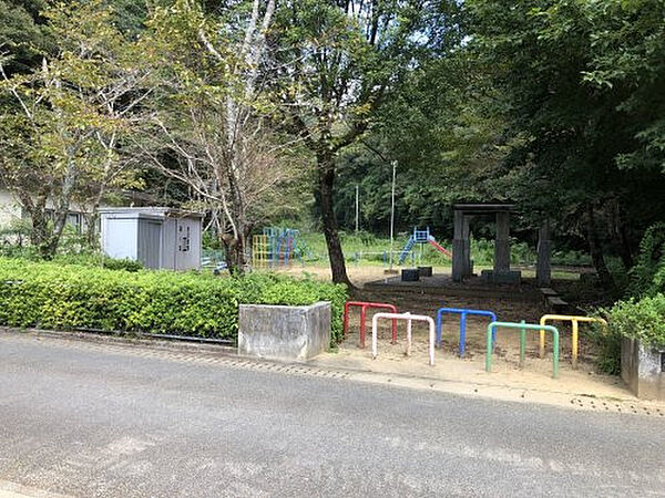 鴻の森公園約35m／1分