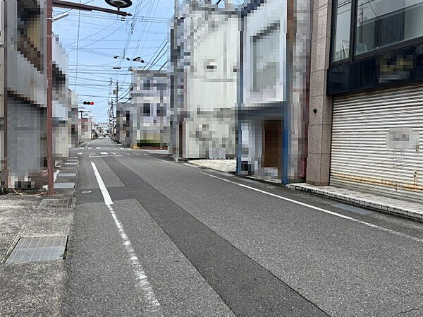 【前面道路含む現地写真】