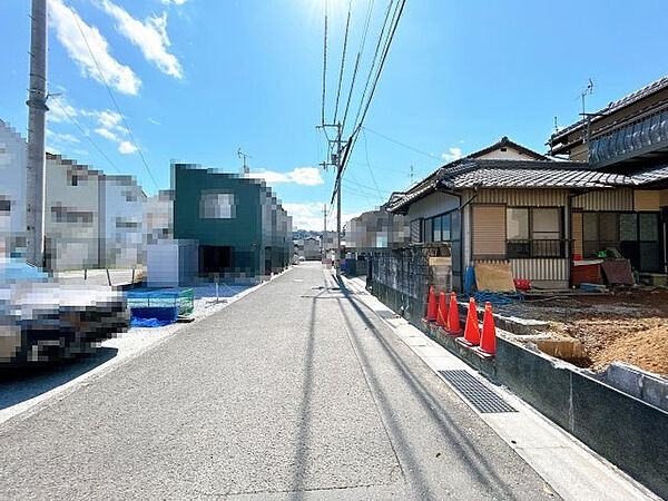 【前面道路含む現地写真】