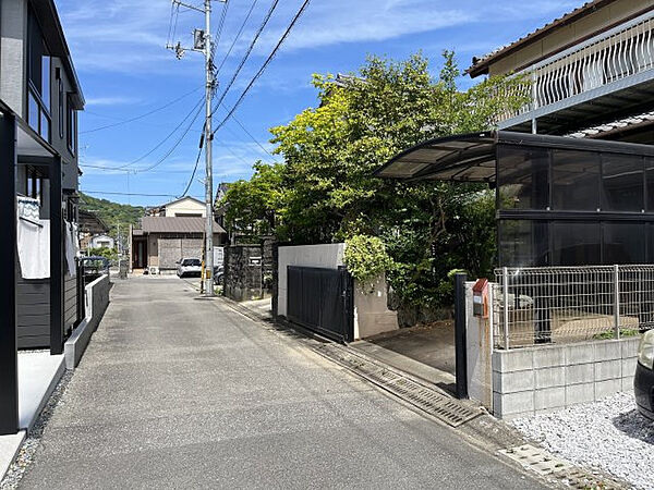 【前面道路含む現地写真】