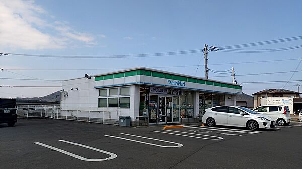 ファミリーマート坂出川津店　430ｍ
