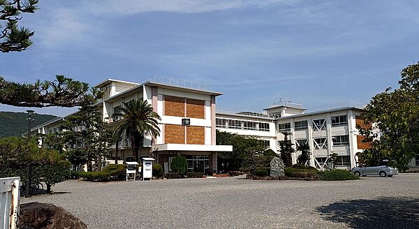 白峰中学校