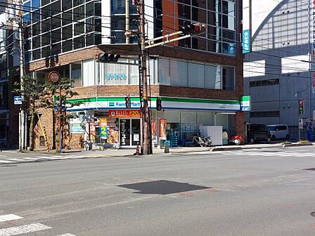 【コンビニエンスストア】ファミリーマート 松山勝山町店まで562m