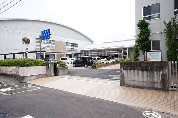 【小学校】松山市立余土小学校まで341ｍ