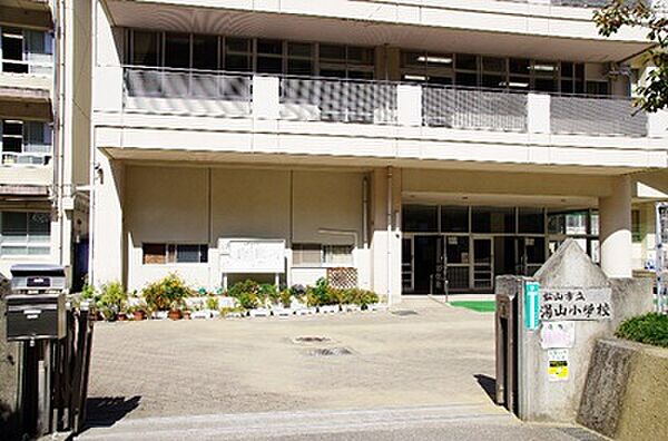 【小学校】松山市立湯山小学校まで1884ｍ